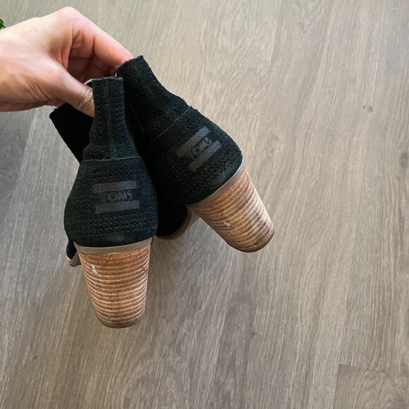 Tom Black Suede Open-Toed Chunky Heel Sandals with Zipper Closure - Picture 7 of 10